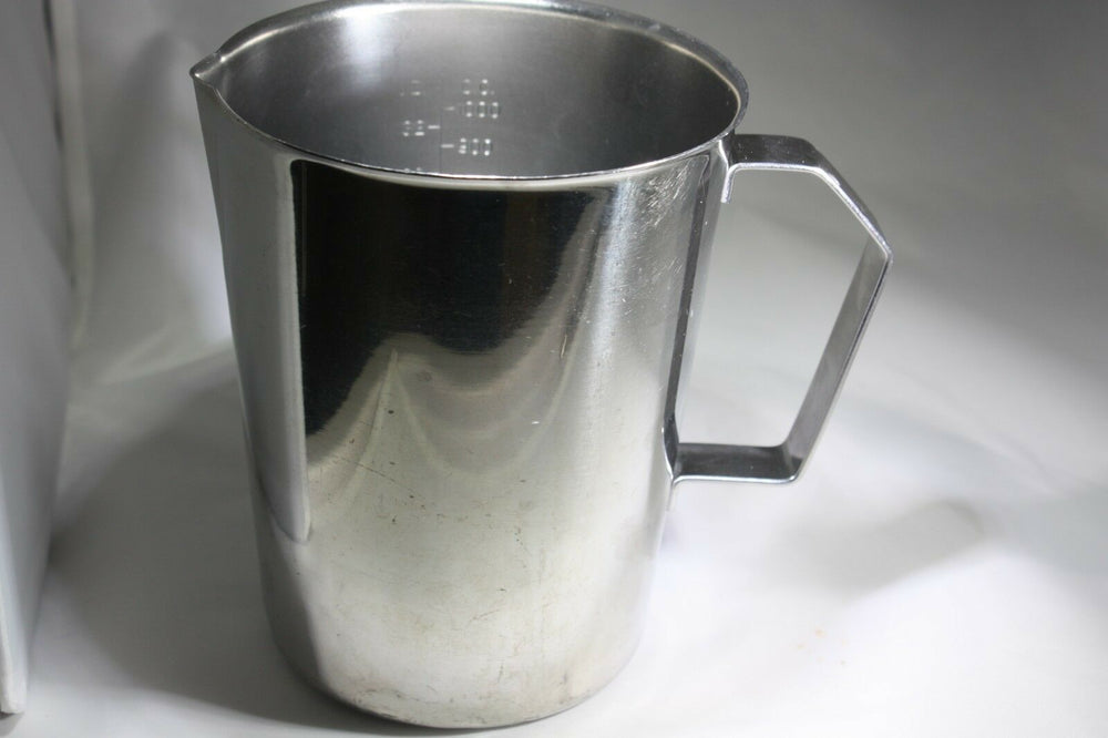 32 oz Stainless Steel Measuring Cup with Handle, Metal Pitcher